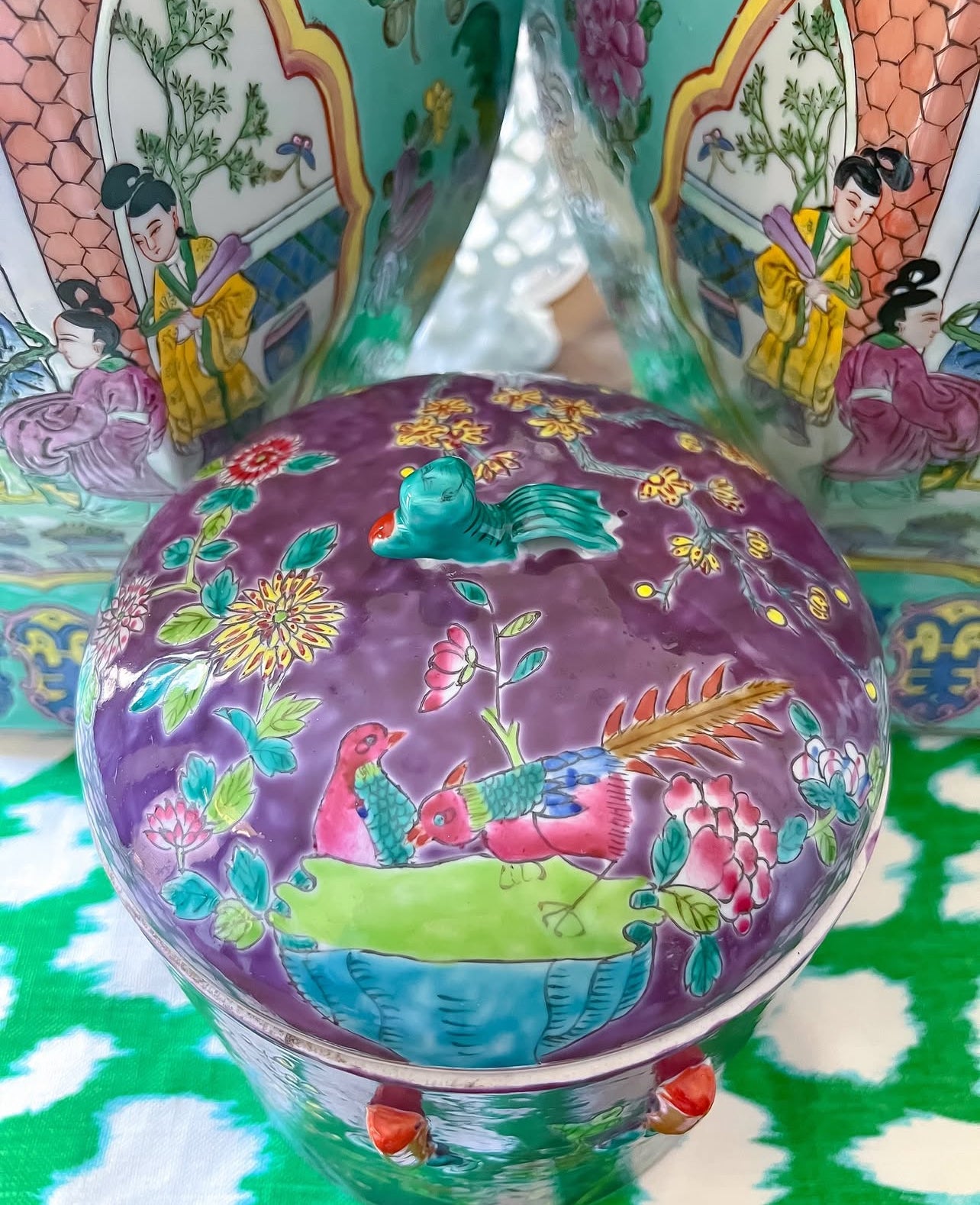 Vintage chinoiserie biscuit jar