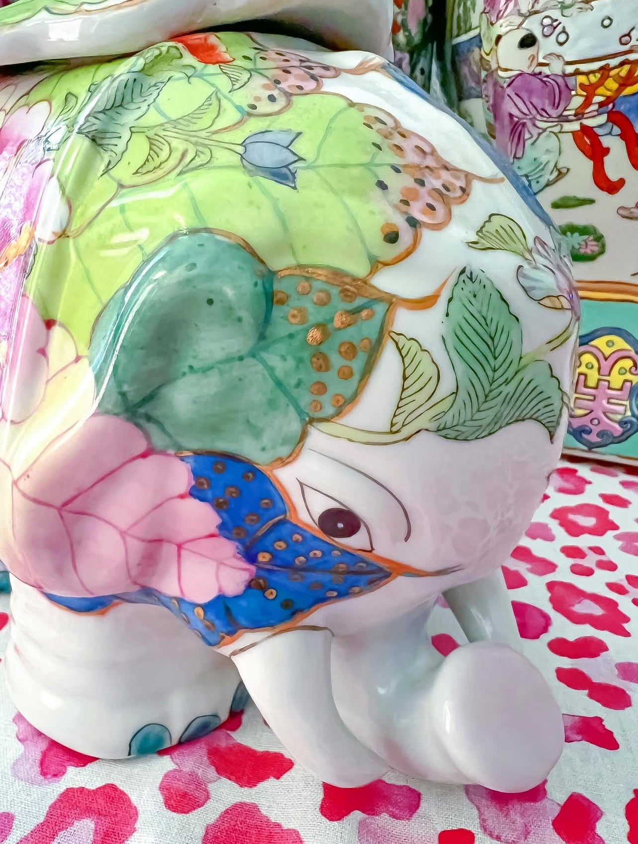 Vintage tobacco leaf elephant