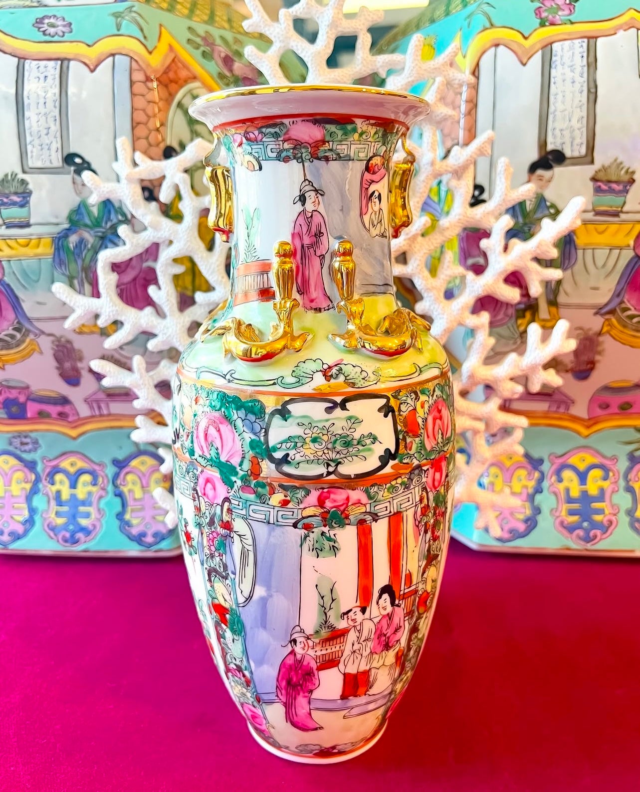 Vintage famille rose vase
